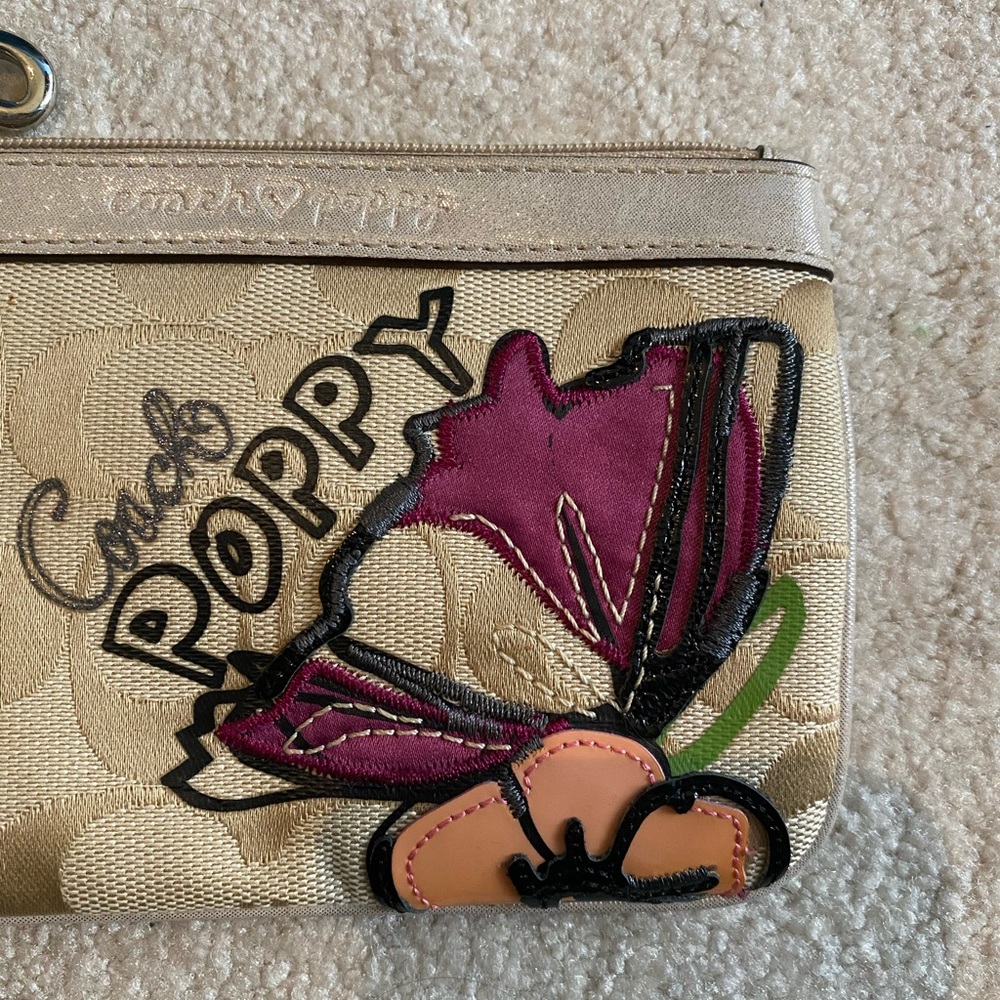 Coach Poppy Wristlet 🦋